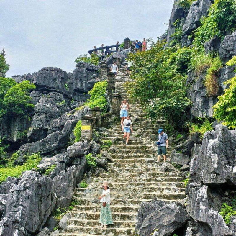 private-ninh-binh-full-day-tour-by-luxury-limousine