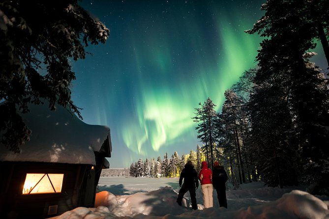 private-northern-lights-hunting-expedition
