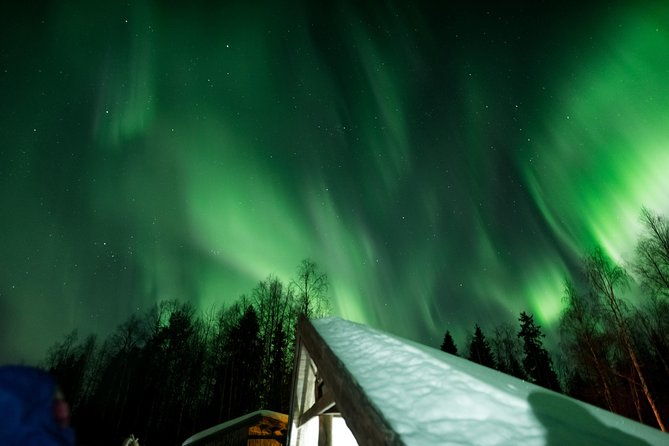 private-northern-lights-hunting-expedition