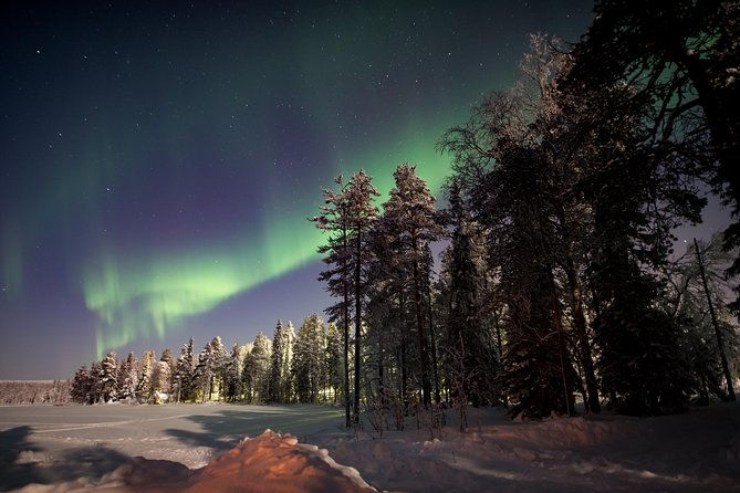 private-northern-lights-hunting-expedition