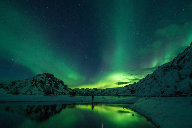 private-northern-lights-tour-with-icelandic-treats-and-liquor