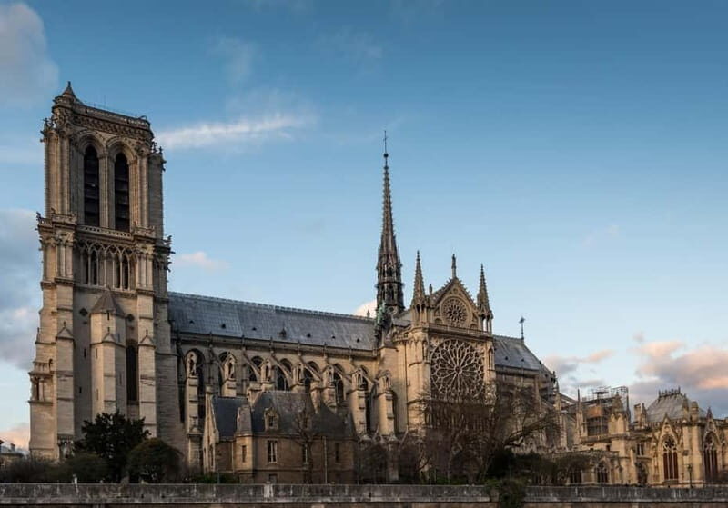 Private Notre Dame outdoor Tour with Crypt. - Who Should Consider This Tour?