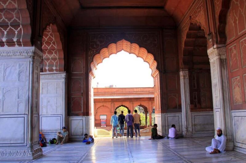 Private Old & New Delhi Tour with Female guide, Car & Lunch - Itinerary Highlights & Site Descriptions