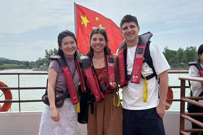 Private One-Day Tour: Chengdu Panda Base and Leshan Giant Buddha - Key Points