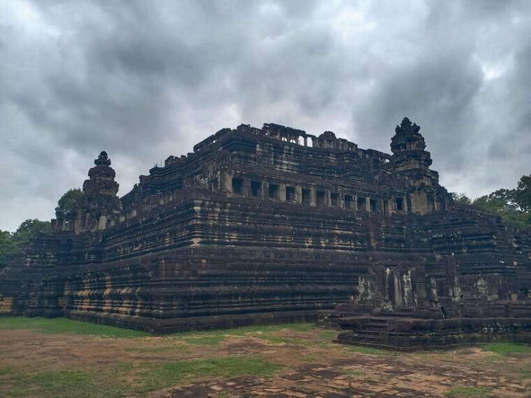 private-one-day-tour-with-sunrise-at-angkor-wat