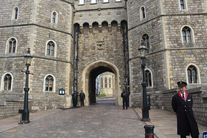 private-one-way-or-round-trip-transfer-london-to-windsor-castle-or-legoland