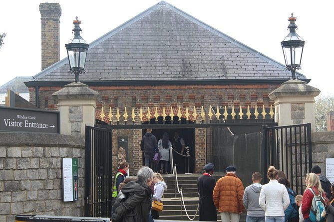 private-one-way-or-round-trip-transfer-london-to-windsor-castle-or-legoland