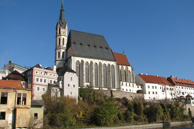 private-one-way-sightseeing-transfer-from-prague-to-vienna-via-cesky-krumlov