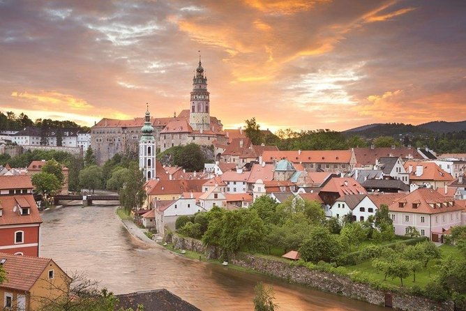 private-one-way-sightseeing-transfer-from-prague-to-vienna-via-cesky-krumlov