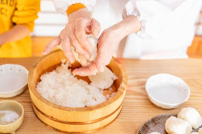 private-onigiri-experience-in-japan