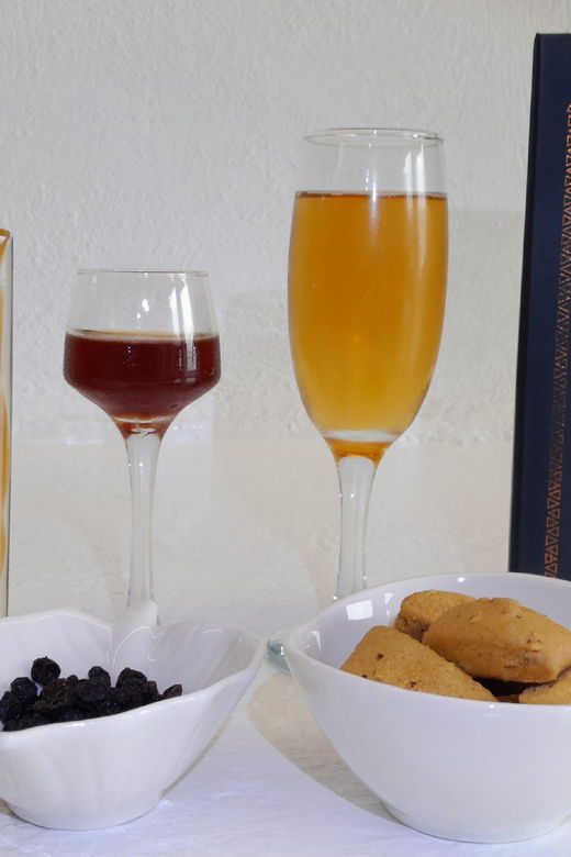 private-organic-vineyard-visit-with-liqueur-tasting