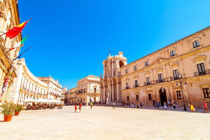 private-ortigia-walking-tour-in-siracusa