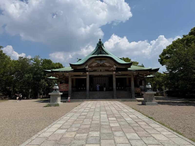 Private Osaka Castle and Hokoku Shrine with Local Guide - Key Points