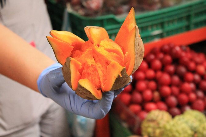 private-paloquemao-market-tour-20-fruit-treats-tasting-3h