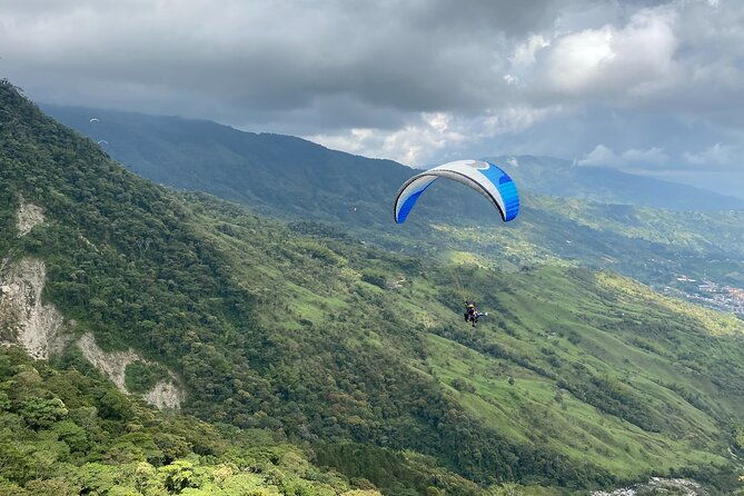 private-paragliding-flight-medellin