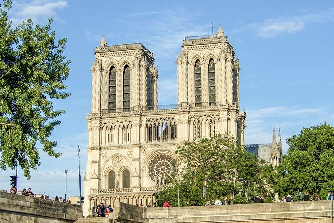 private-paris-city-tour-and-shopping-in-la-vallee-village