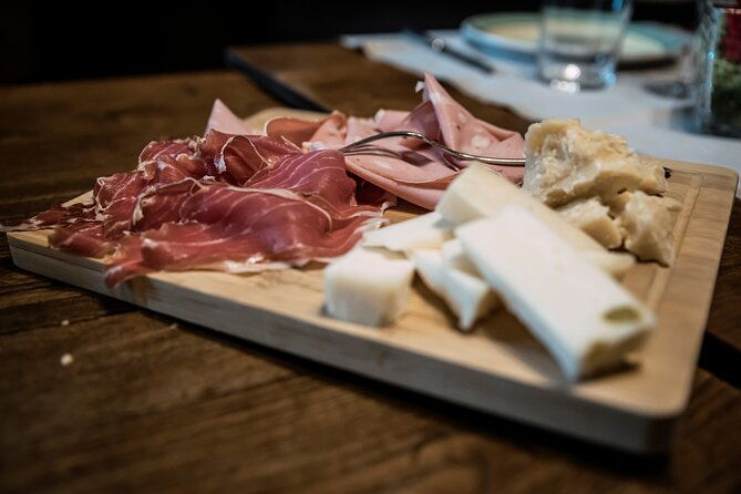 private-parmigiano-balsamic-parma-ham-and-wine-tasting-tour