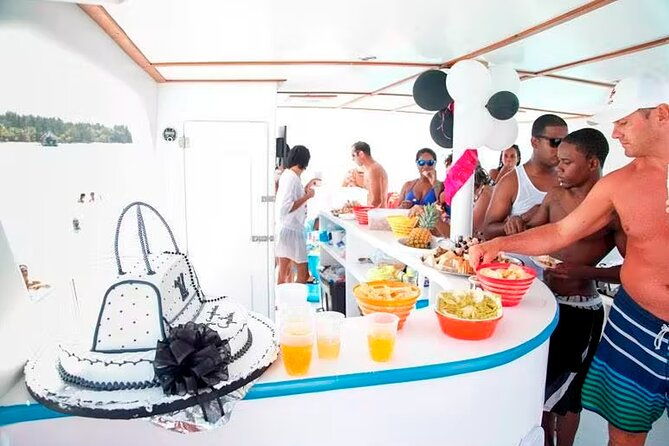private-party-boat-tour-from-punta-cana-with-drinks