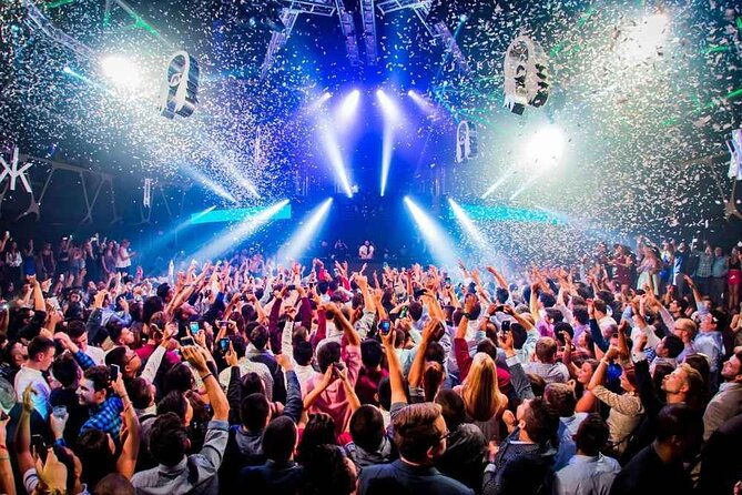 private-party-bus-up-to-30-people-vegas-nightclub-tour