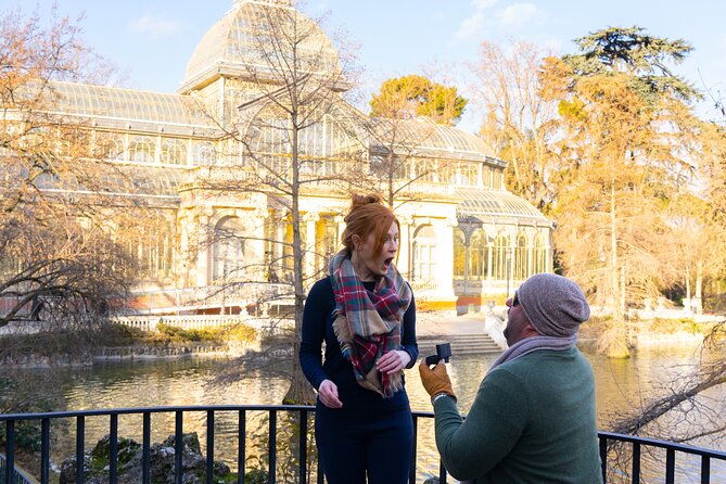 private-photo-session-tour-for-couples-in-madrid