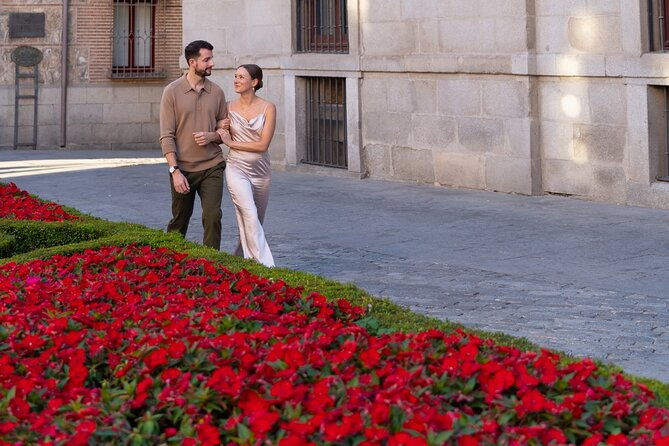 private-photo-session-tour-for-couples-in-madrid