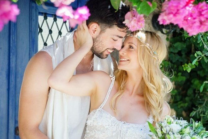 private-photo-session-with-a-local-photographer-in-athens