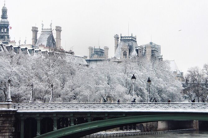 private-photo-tour-in-paris-with-a-professional-photographer