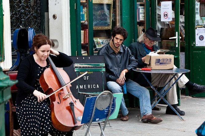private-photography-walking-tour-of-paris-latin-quarter-or-montmartre-2