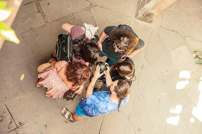 private-photography-walking-tour-with-a-local