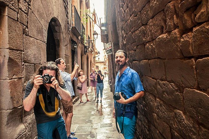 private-photography-walking-tour-with-a-local