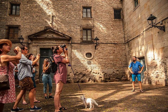 private-photography-walking-tour-with-a-local