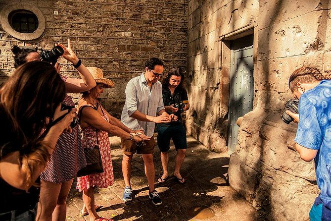 private-photography-walking-tour-with-a-local