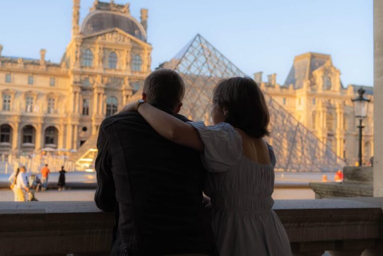 private-photoshoot-louvre-museum-exterior