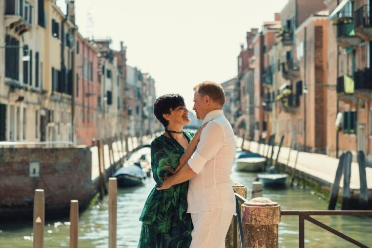 private-photoshoot-of-your-gondola-ride-in-venice