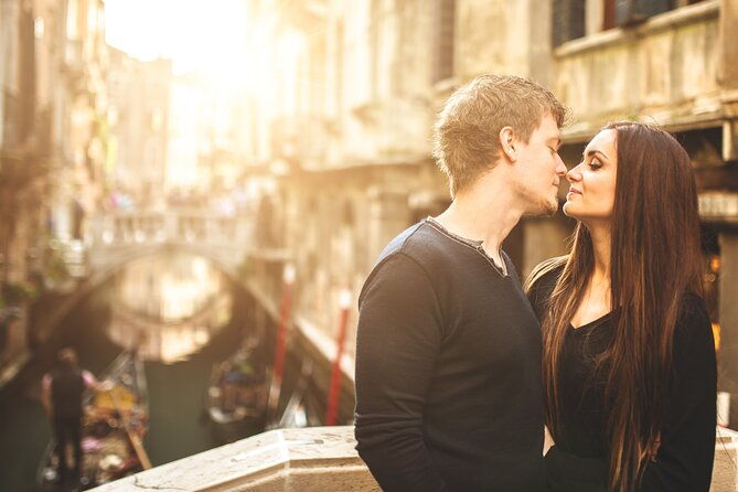 private-photoshoot-on-personal-gondola-in-venice