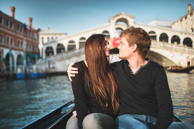 private-photoshoot-on-personal-gondola-in-venice