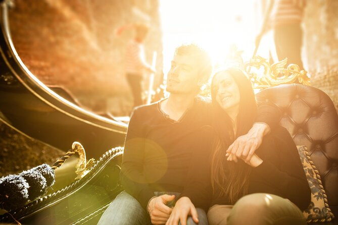private-photoshoot-on-personal-gondola-in-venice