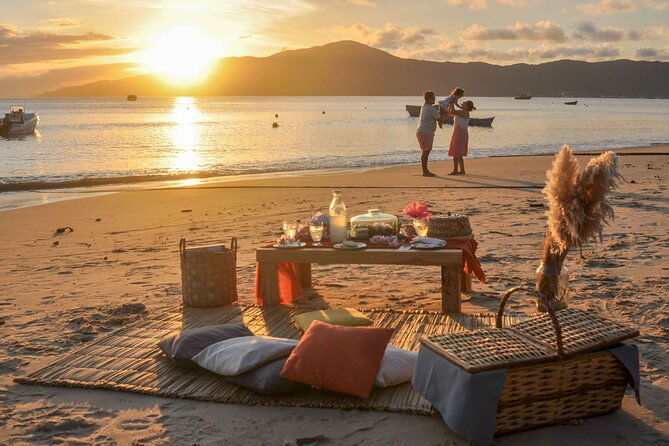 private-picnic-on-bombinhas-beach-with-photos