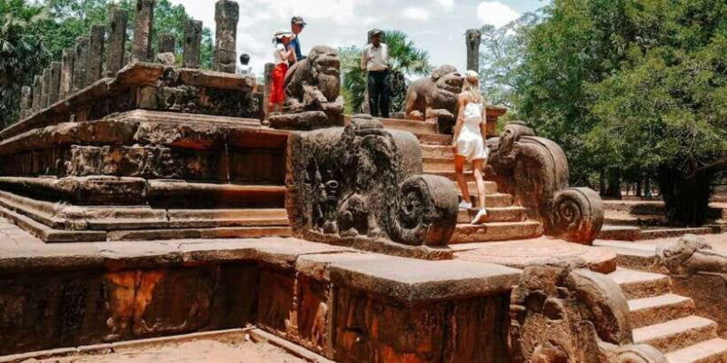 private-polonnaruwa-ancient-city-guided-tour-from-colombo