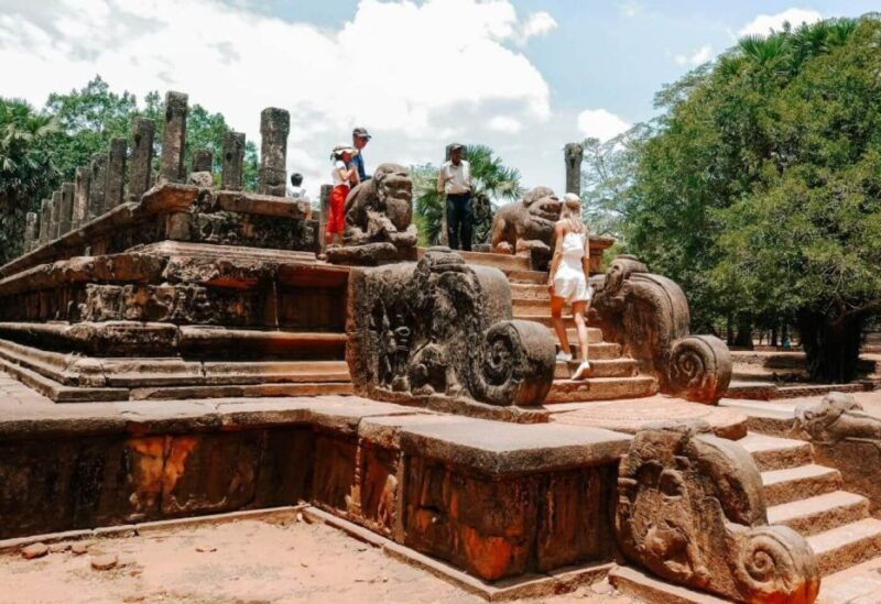 private-polonnaruwa-ancient-city-guided-tour-from-colombo