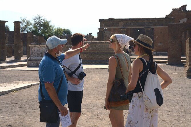 private-pompeii-horse-riding-lunch-tour-w-pick-up-included