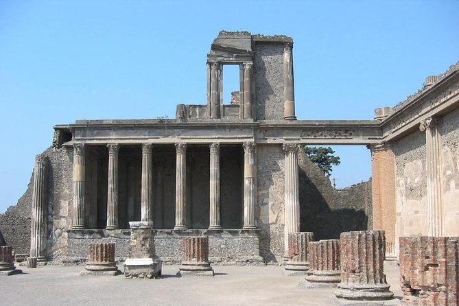 private-pompeii-tour-with-3d-virtual-reality-headset-tour-assistant-only