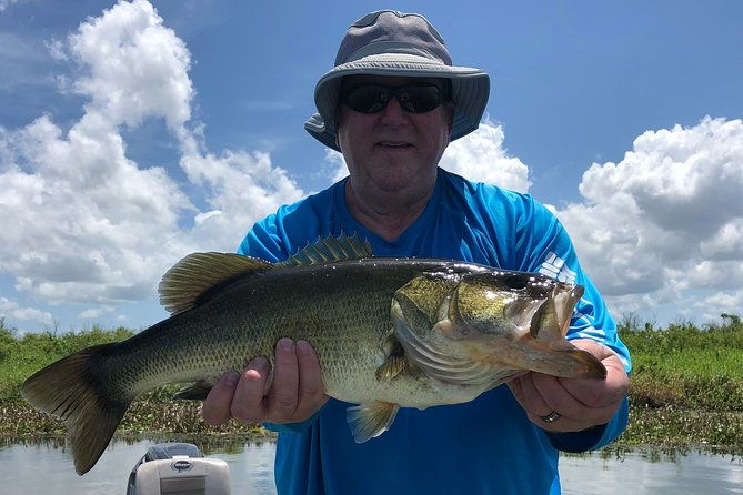 private-pontoon-fishing-charter-on-lake-tohopekaliga-in-florida-4-or-6-hours