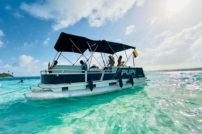 private-pontoon-tour-in-san-andres