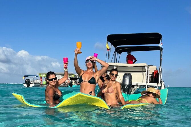 private-pontoon-tour-in-san-andres