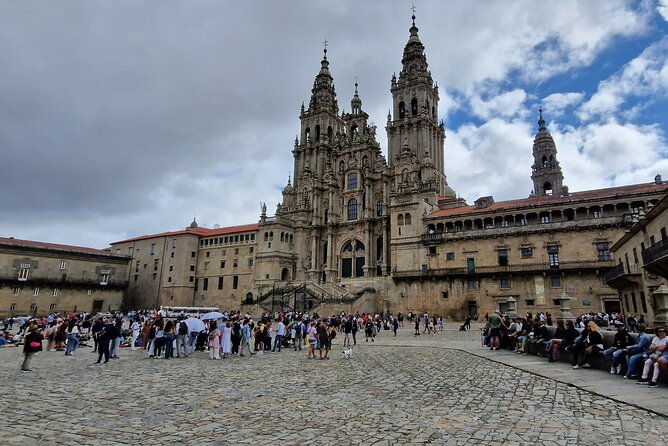 private-porto-santiago-compostela-tour-with-albarino-wine