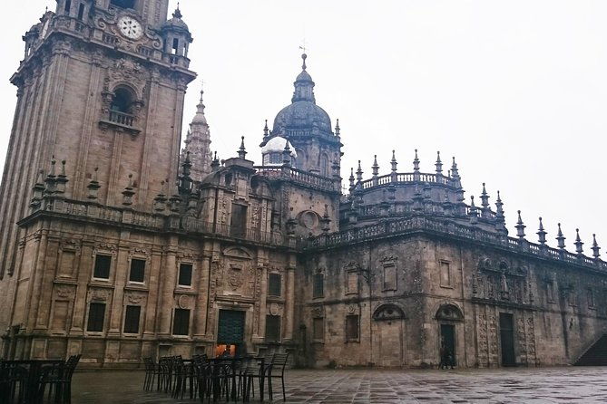 private-porto-santiago-compostela-tour-with-albarino-wine