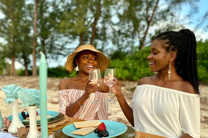 private-posh-picnic-on-nassaus-beach
