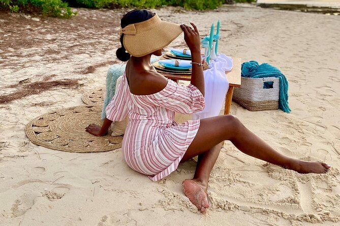 private-posh-picnic-on-nassaus-beach