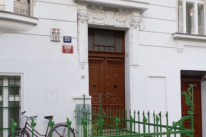private-prague-art-nouveau-and-cubism-walking-tour-3